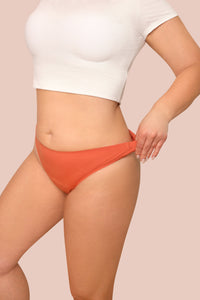 Sara – bezšvové tangá pre diskrétnu eleganciu a spoľahlivú ochranu pri slabom menštruačnom toku